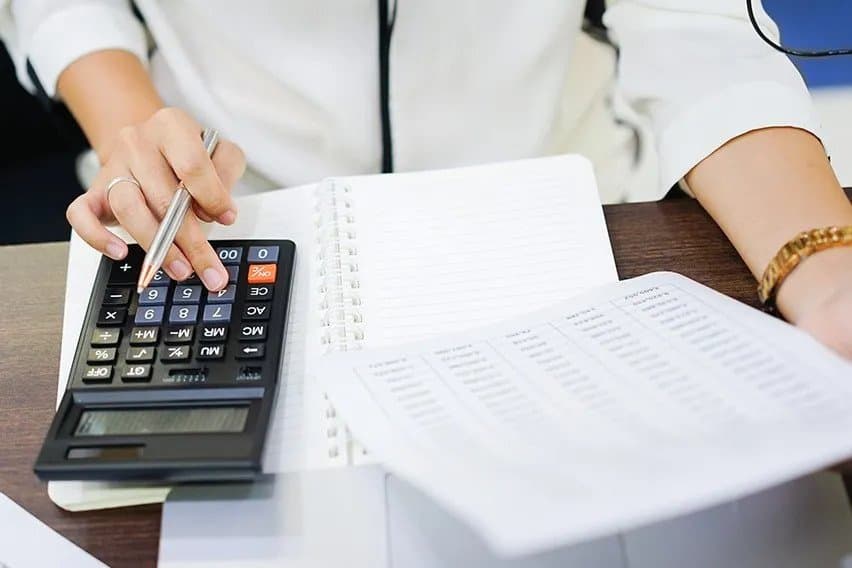 How To Calculate Payroll Taxes: Step-By-Step Guide image