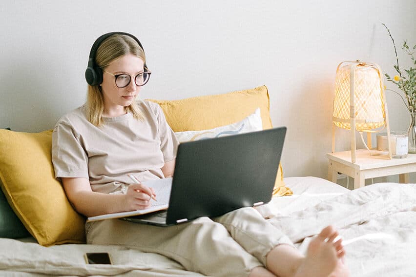 Working to Deadlines: 12 Ways to Be More Focused and Productive image