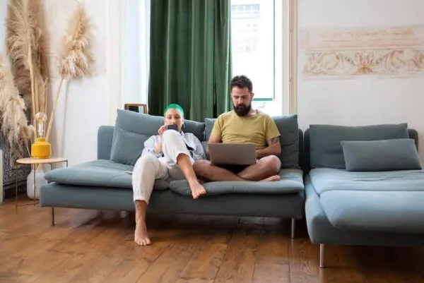 Switch to FreshBooks in May to Track Business Expenses the Easy Way cover image